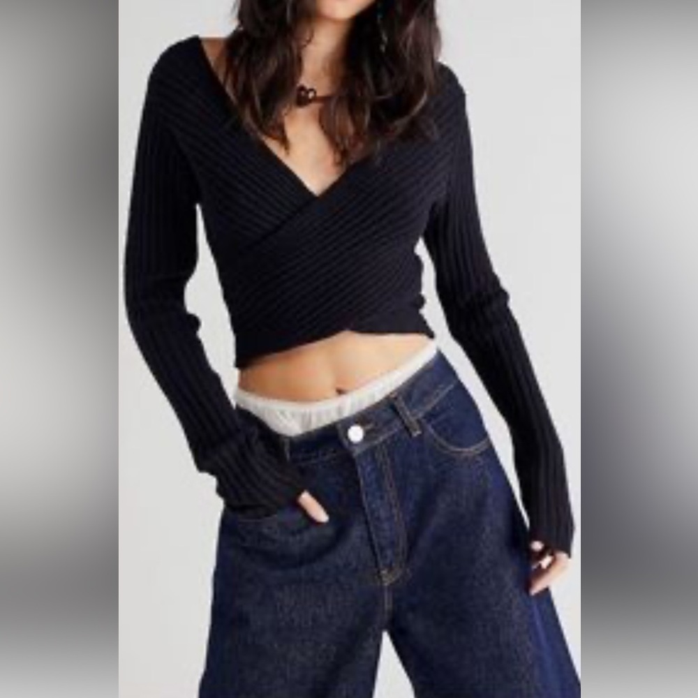 Abercrombie & Fitch Black Long Sleeve Crop Blouse